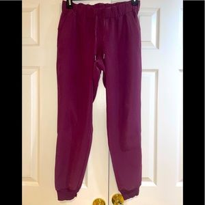 Lulu Lemon women’s joggers ; size 4